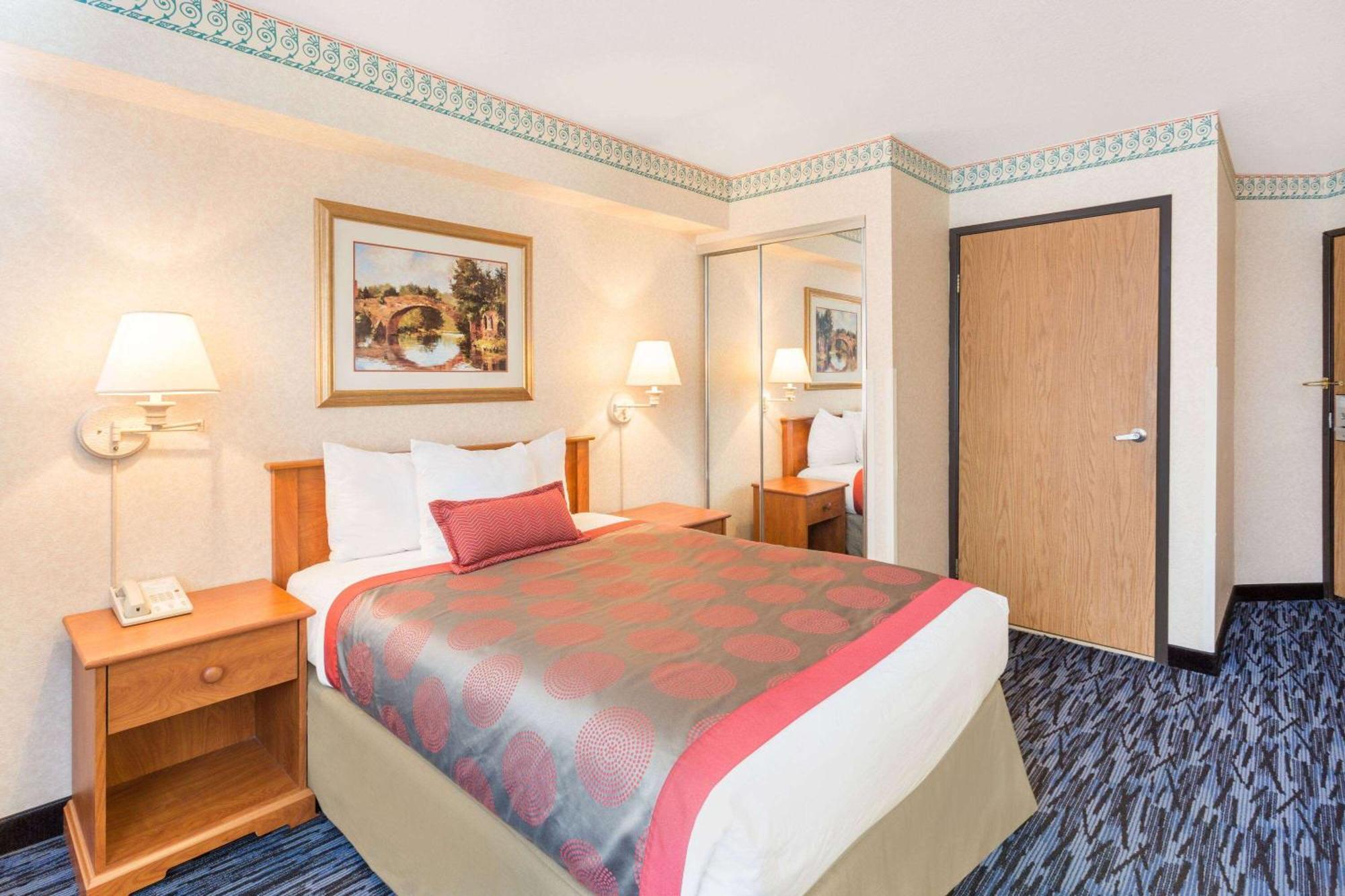 Ramada By Wyndham Kent Seattle Area Hotel Екстериор снимка