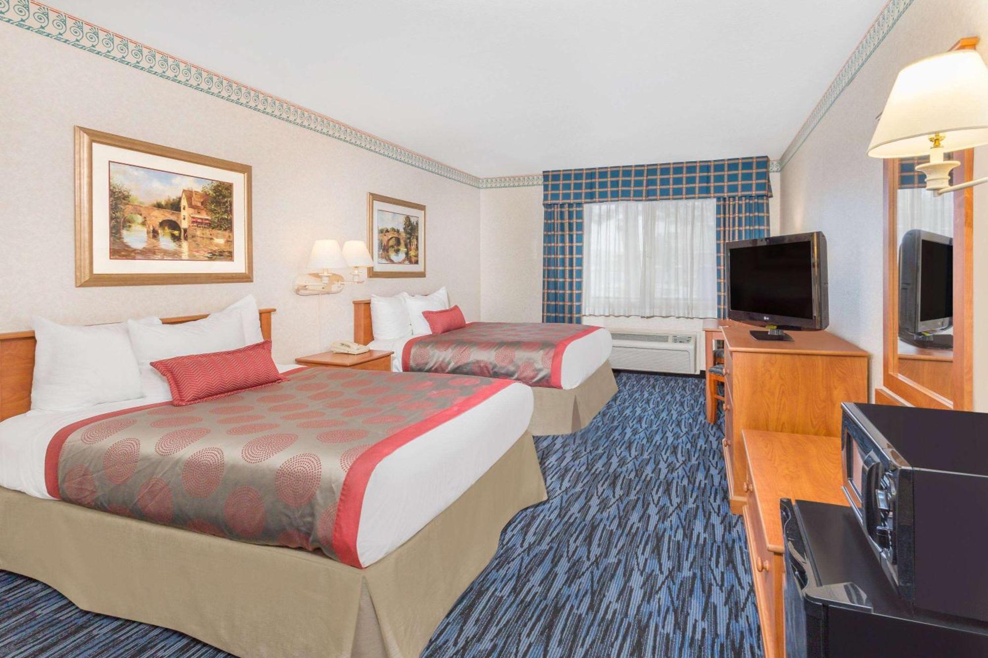 Ramada By Wyndham Kent Seattle Area Hotel Екстериор снимка