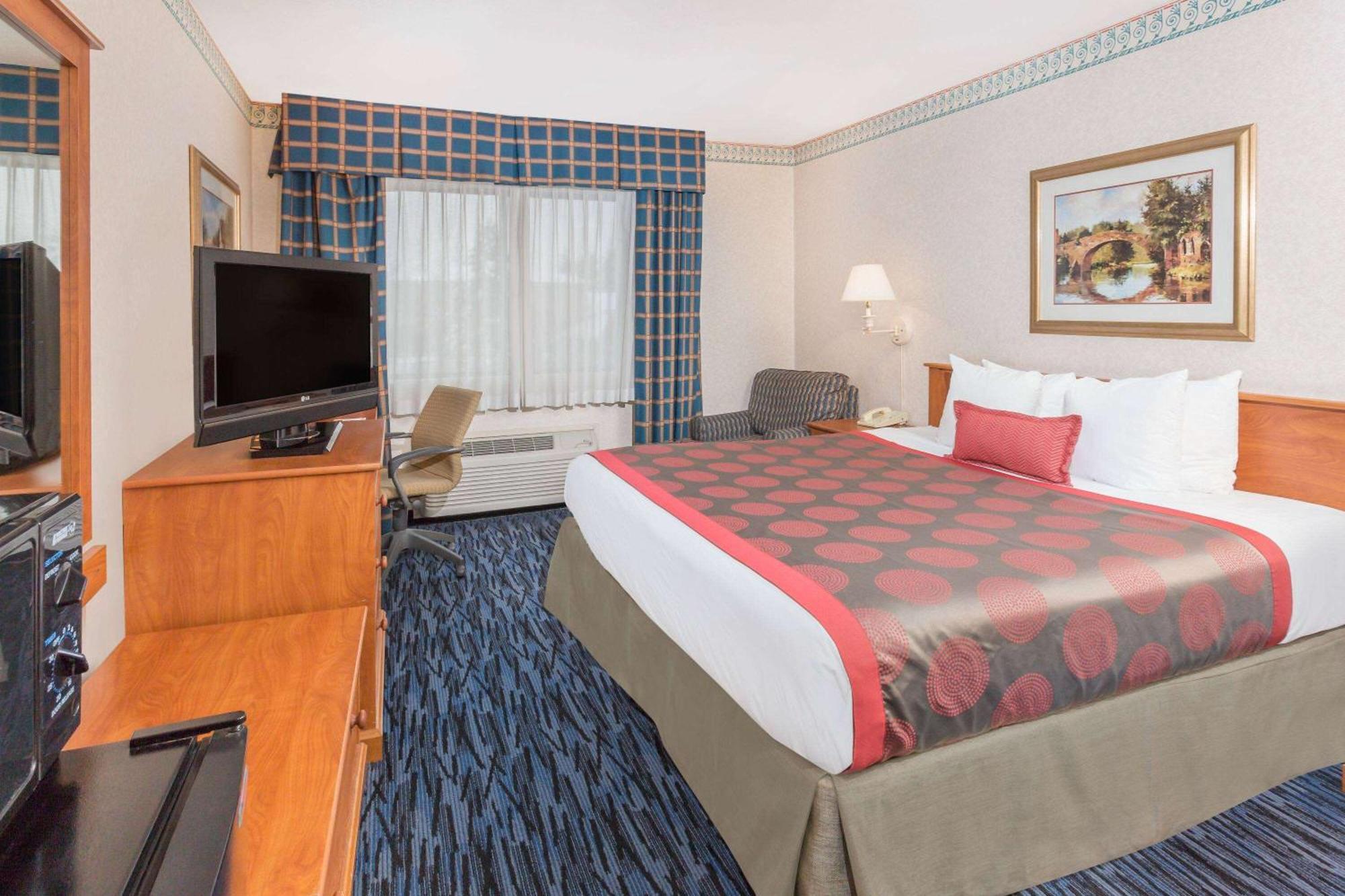 Ramada By Wyndham Kent Seattle Area Hotel Екстериор снимка